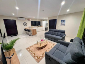 Brand new, spacious, close to the airport, executive, 2 bedroom with a pool, quiet and very private